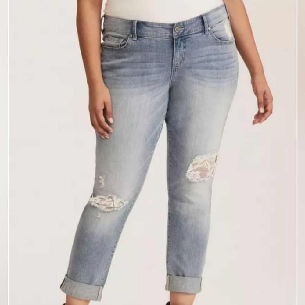 Torrid Size 26 R Denim Lace Inset Boyfriend Jean Distressed Light Wash Ripped
